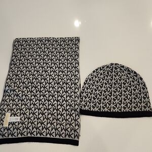 Michael Kors Knit Hat And Scarf Set